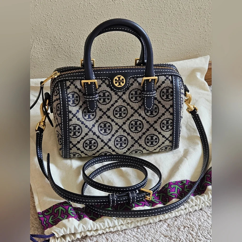 TORY BURCH . PETITE T MONOGRAM BARREL BAG - Picture 2 of 10
